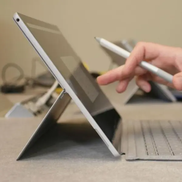 تبلت مایکروسافت مدل Surface Pro 2017 - 2