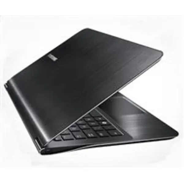 Samsung 900X3A02-Core i7-6 GB-256 GB