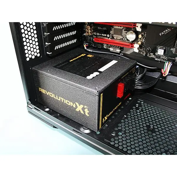 پاور انرمکس با توان 730 وات مدل روولوشن ایکس تی Enermax Revolution X’t 730W Power Supply