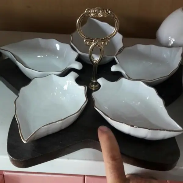 اردو خوری 5 خانه لبه طلا زیر چوب درجه 1 لیمون دسته دار\nقابل استفاده