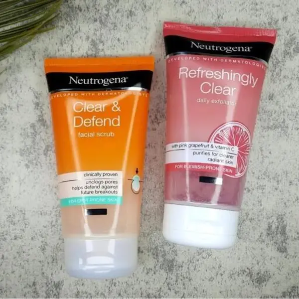 ژل اسکراب و لایه بردار پوست ضد جوش نوتروژنا NEUTROGENA