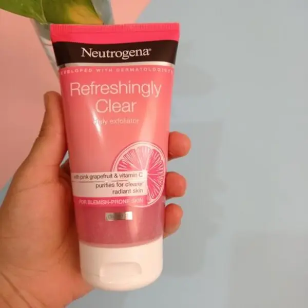 ژل اسکراب صورت نوتروژینا گریپ فروت Neutrogena
