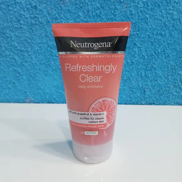 ژل اسکراب نیتروژینا برای پوست مستعد لک مدل Refreshingly Clear Neutrogena 150ml
