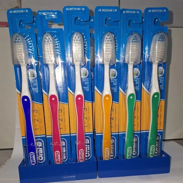 مسواک اورال-بی مدل 123  Oral-B 123 Size 40 Tooth Brush