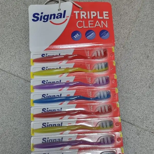 پک مسواک سیگنال مدل Anti Plaque Action با برس متوسط بسته 4 عددی