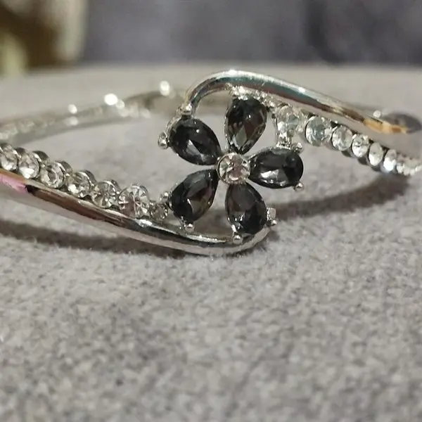 دستبند طرح گل برند ژوپینگ کد 002997