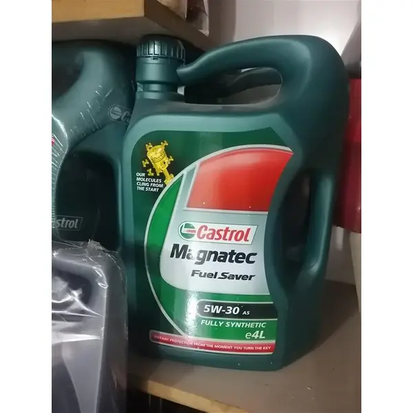 روغن موتور خودرو کاسترول مدل Magnatec Fuel Saver ظرفیت 4 لیتری 5W30
