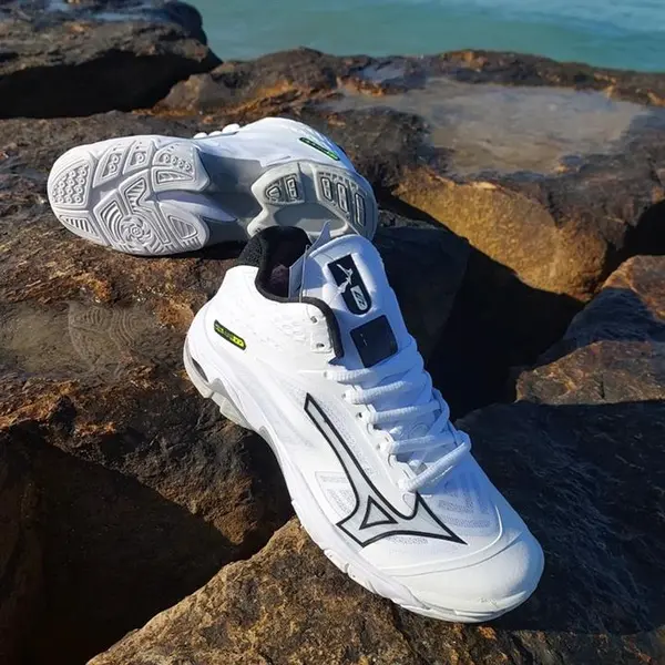 کتونی و کفش والیبال هندبال بسکتبال میزانو  لایتنینگ z7 ویتنام های کپی  mizuno wave lightning z7  رنگ سفید فسفری مشکی - 2