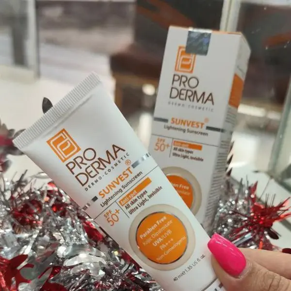 کرم ضد آفتاب و روشن کننده لک پوست بی رنگ SPF50 حجم 40 میلی لیتر پرودرما - 2