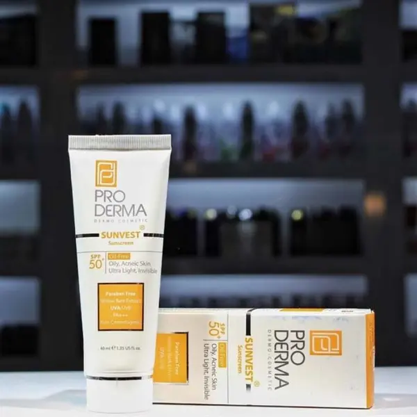 کرم ضد آفتاب فاقد چربی بدون رنگ پرودرما مدل SPF50 حجم 40 میلی لیتر - 6