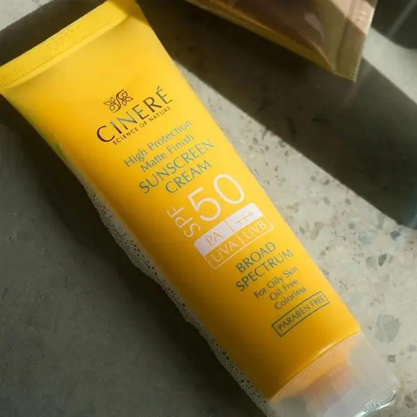 کرم ضد آفتاب سینره مناسب پوست های چرب با +SPF50 حجم 50 میل - بی رنگ - 3