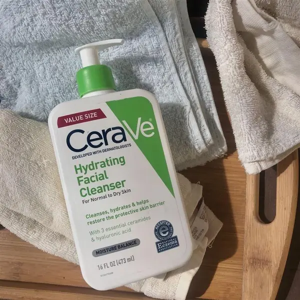 ژل شستشو آبرسان پوست نرمال تا خشک سراوی اصل 473 میلCerave Hydrating Cleanser - 3