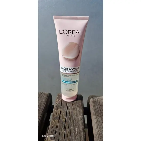 ژل شستشوی صورت لورآل باعصاره گل رز و لوتوس LOREAL paris Degerli Cicekler(NORMAL VE KARMA) حجم 150 میل - 3