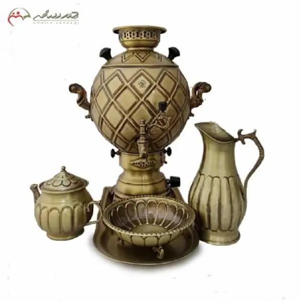 سماور گازی برنجی کد 113 در طرح جدید توپی با قلم زنی خطی همراه سرویس سینی و قندان با پارچ با ورق ضخیم، کیفیت و رنگ اعلاء دارای - 2