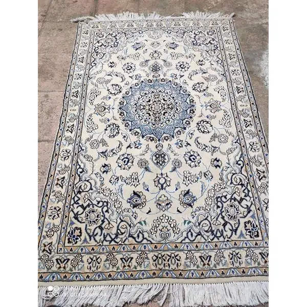 فرش دستباف نایین طرح ترنج ۲۳ - 2