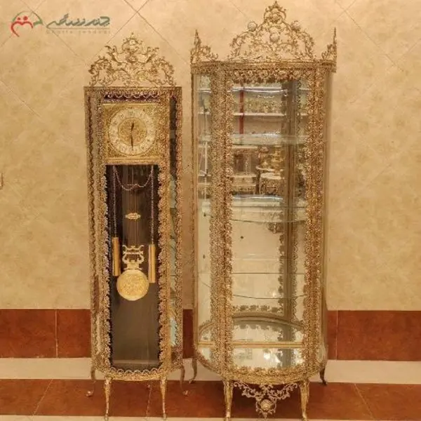 ست ساعت ایستاده زمینه مشکی و ویترین سه طبقه برنزی به رنگ طلایی مدل گل رز، طراحی مدرن با ظرافت و زیبایی بی نظیر - 2