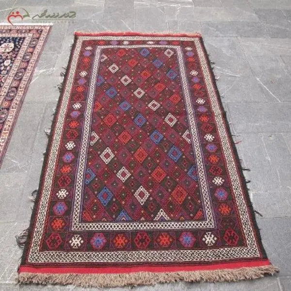 گلیم دستبافت قوچان با رنگ زمینه ی الوان و طرح قابی، بافت بسیار با دوام و رنگ ثابت الیاف کد 39842 - 2