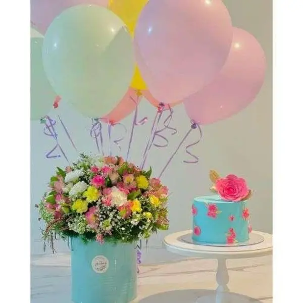 سبد گل برای زایمان همسر با کیک 8260 - 2