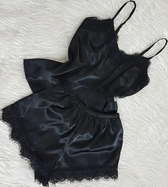 ست تاپ و شلوارک زنانه با تور مژه کد 202